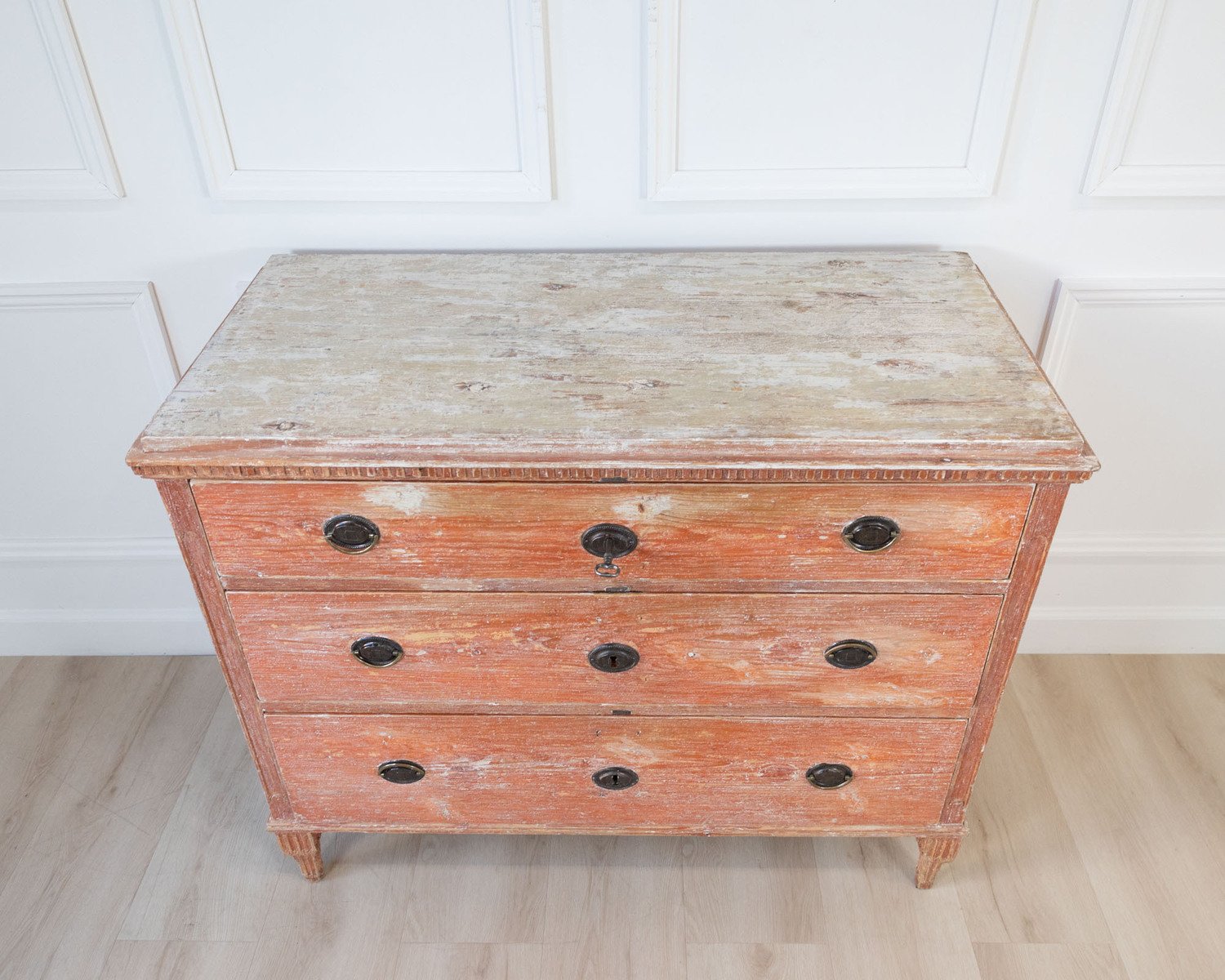 Swedish Gustavian Painted Pine Chest of Drawers, circa 1800 - JAA