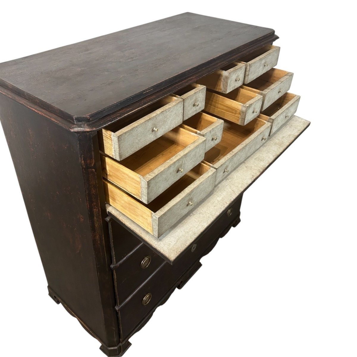 A beautiful black bureau from the mid-1800s - JAA