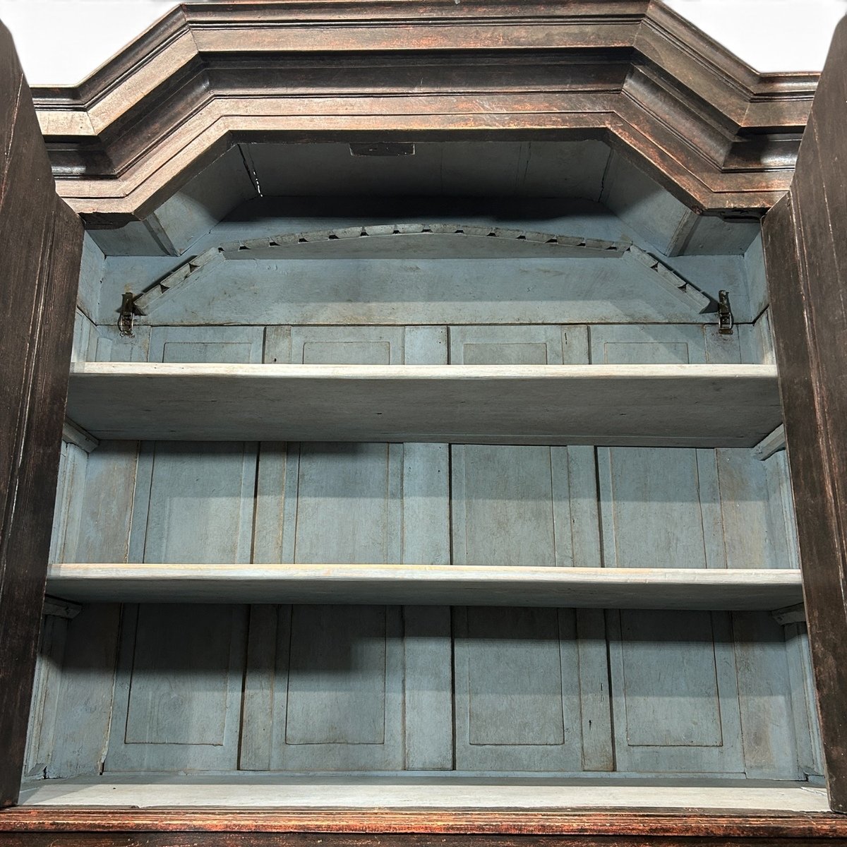 Antique Gustavian, two-piece cupboard in black with a beautiful patina - JAA