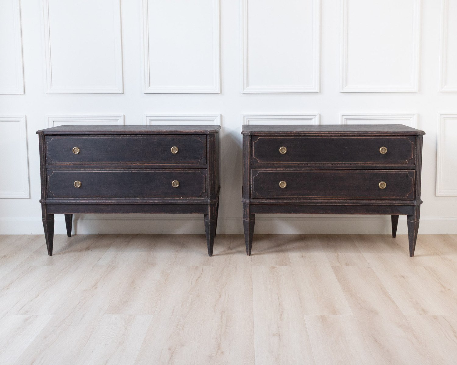 A classic pair of Gustavian-style commodes - JAA
