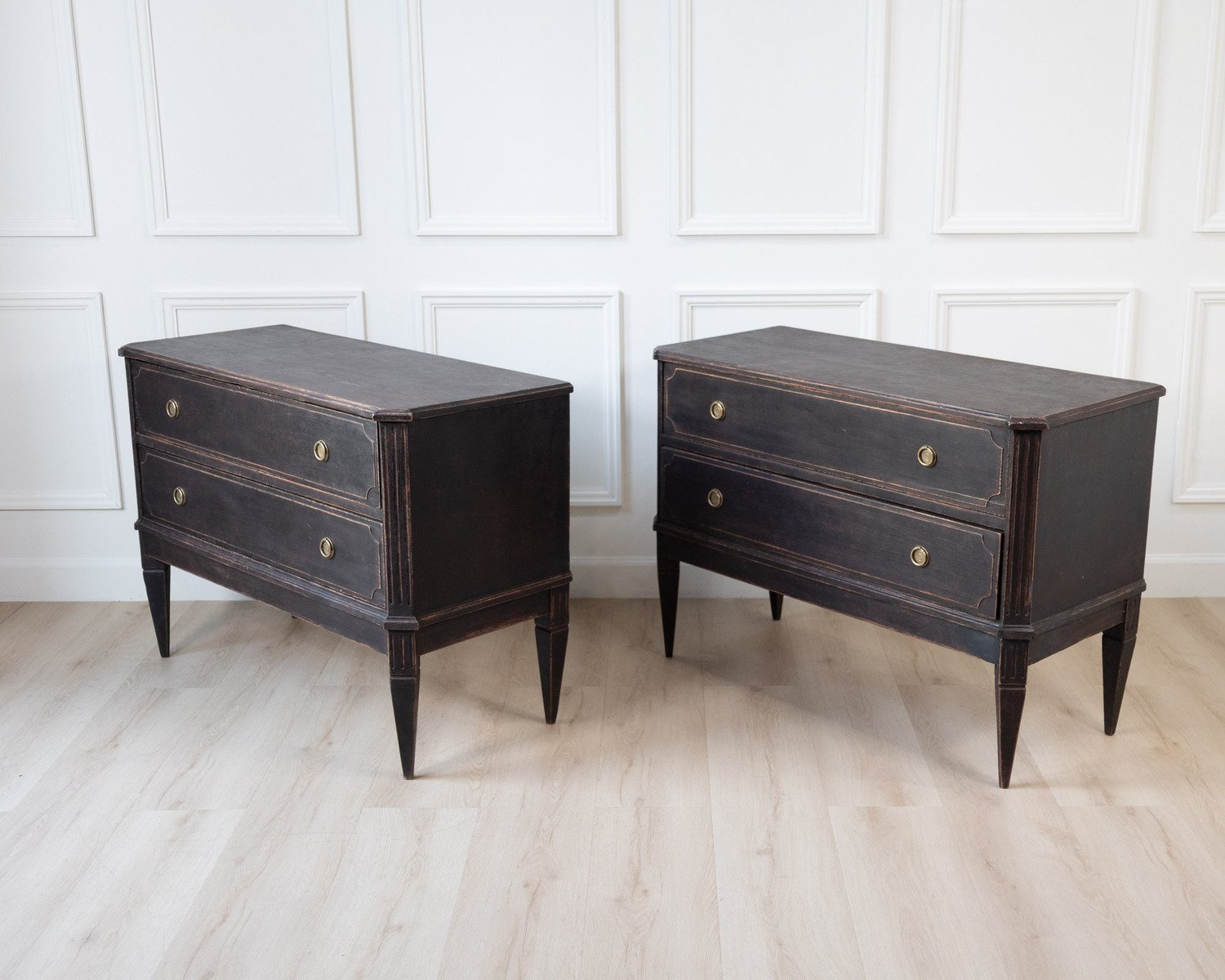 A classic pair of Gustavian-style commodes - JAA