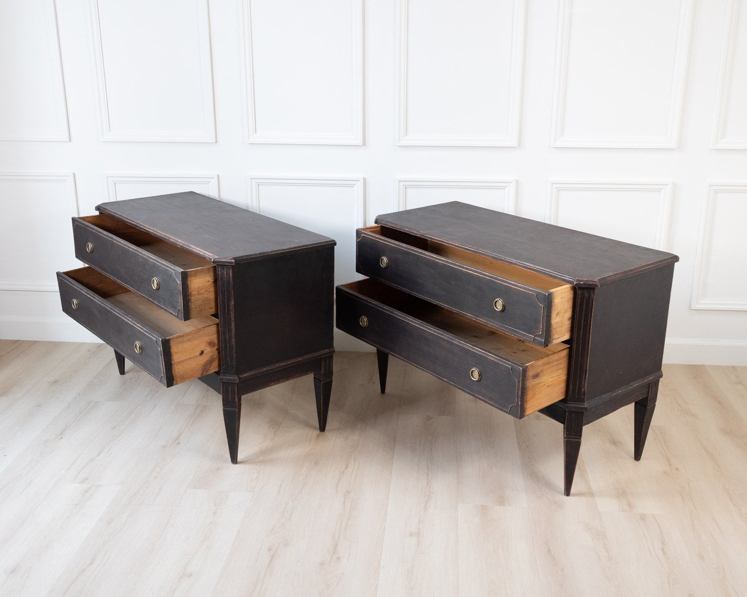 A classic pair of Gustavian-style commodes - JAA