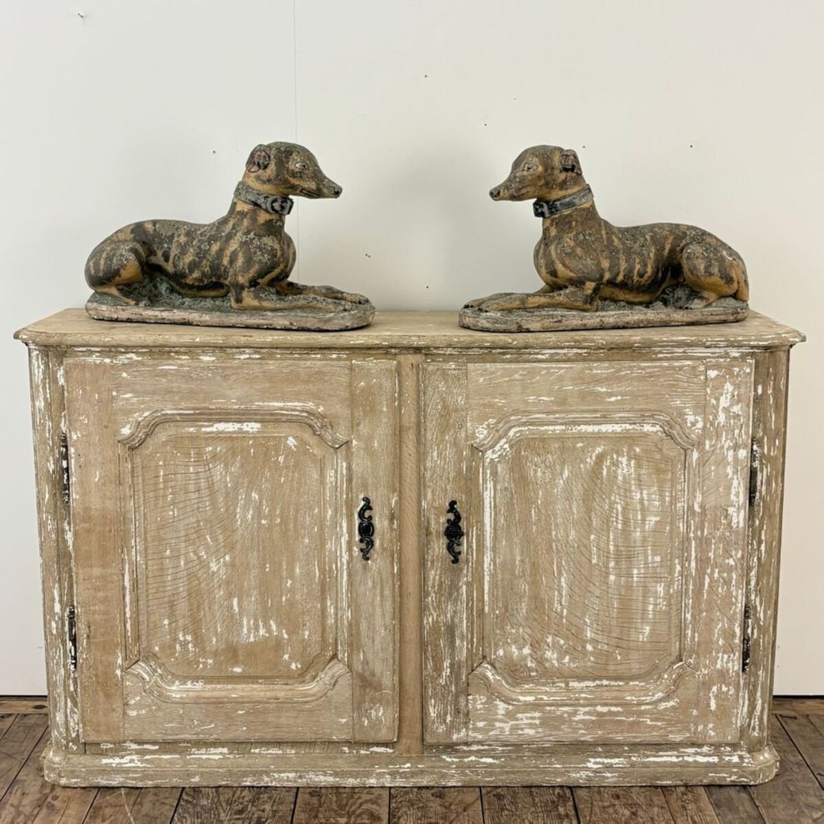 Large late 18th-century whitewashed oak wood-paneled sideboard - JAA