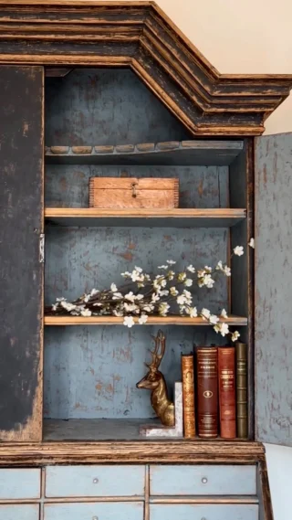 Instagram post from jacquelineadamsantiques. This post is in position 5.